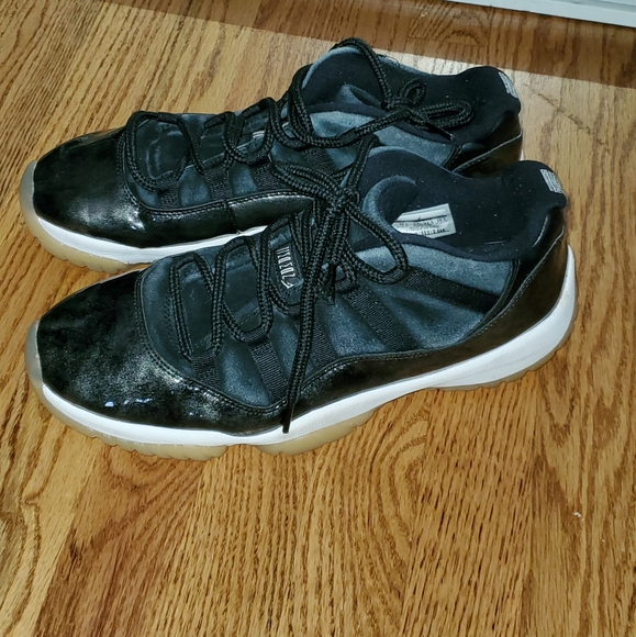Air Jordan 11 Retro Low Barons size 10.5